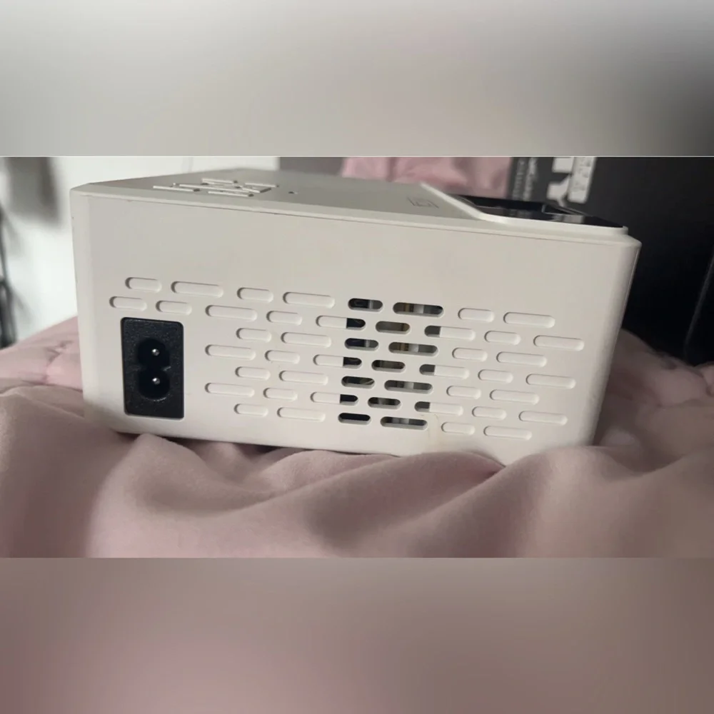 *mini projector* - Picture 3 of 6